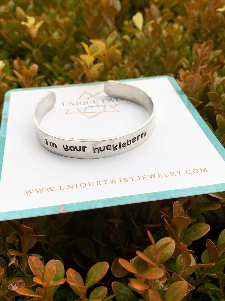 Je suis ton manchette Huckleberry pour la vente par Unique Twist Jewelry