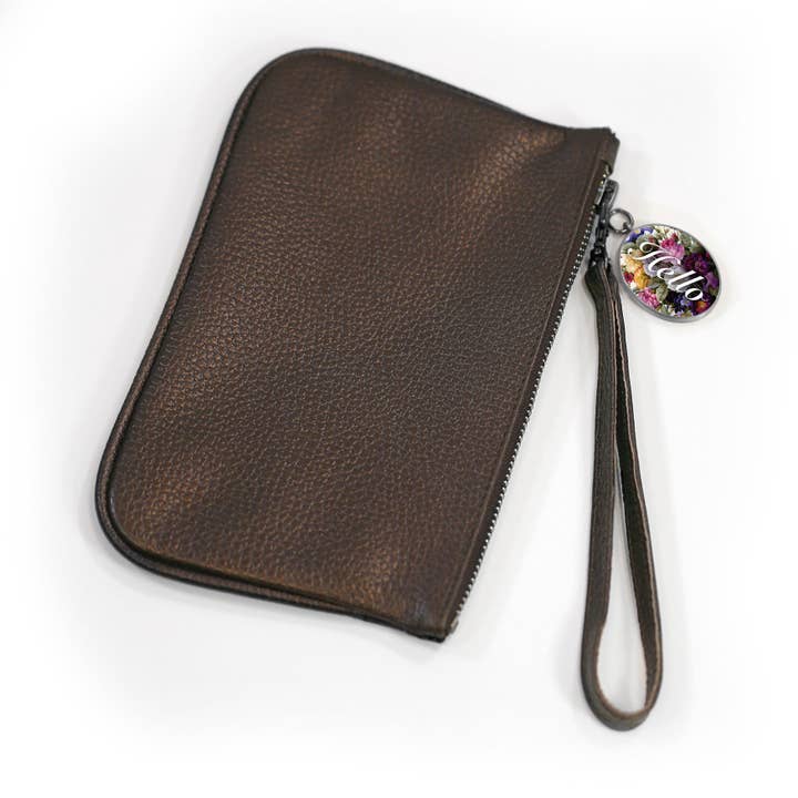 Pochette Chocolat pour la vente par Lucy Lu Designs
