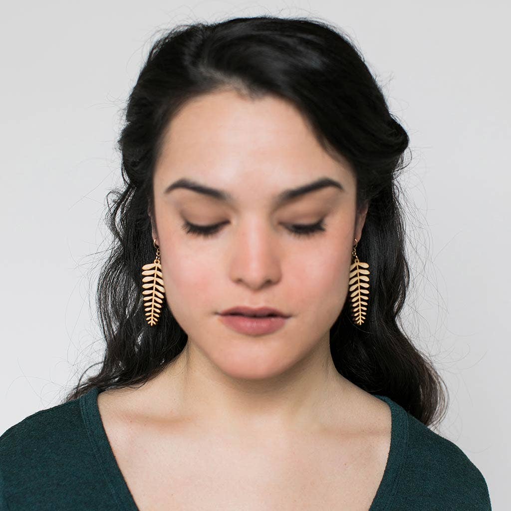 Treeline and Tide – wholesale Hängande örhängen – örhängen - Ormbunke1