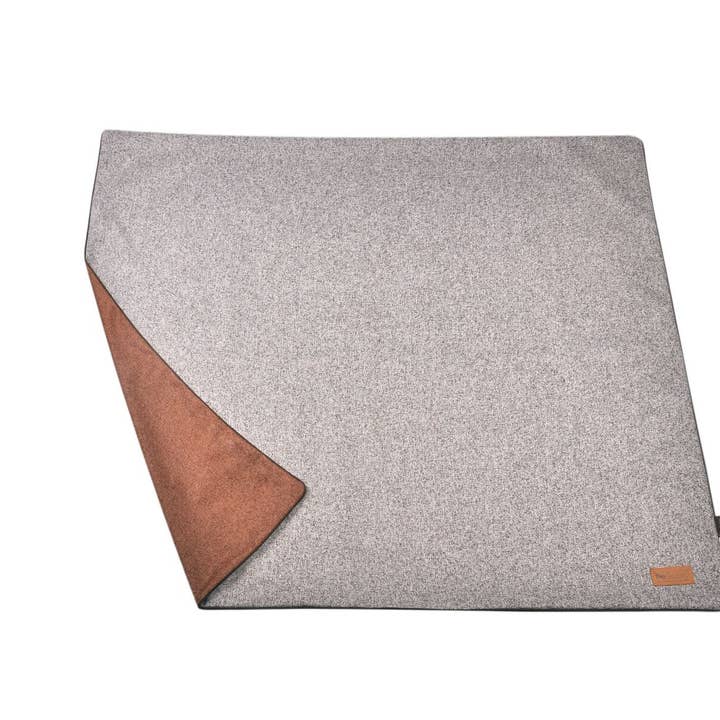 Luxe Throw - Twill - Oreo for wholesale by P.L.A.Y. Pet Lifestyle and You