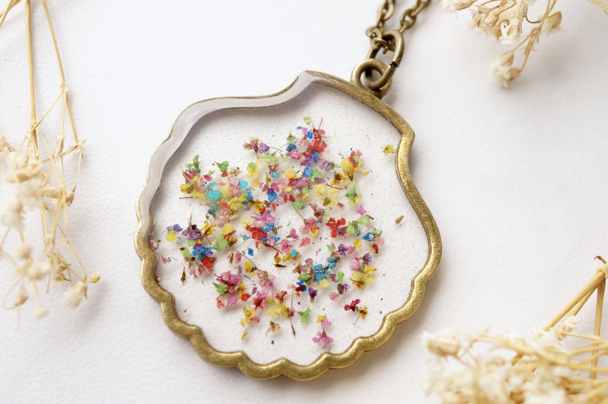 Ann + Joy - Wholesale Pendant/Charm Necklace - Seashell in Party Mix Real Dried Flowers in Resin Necklace3