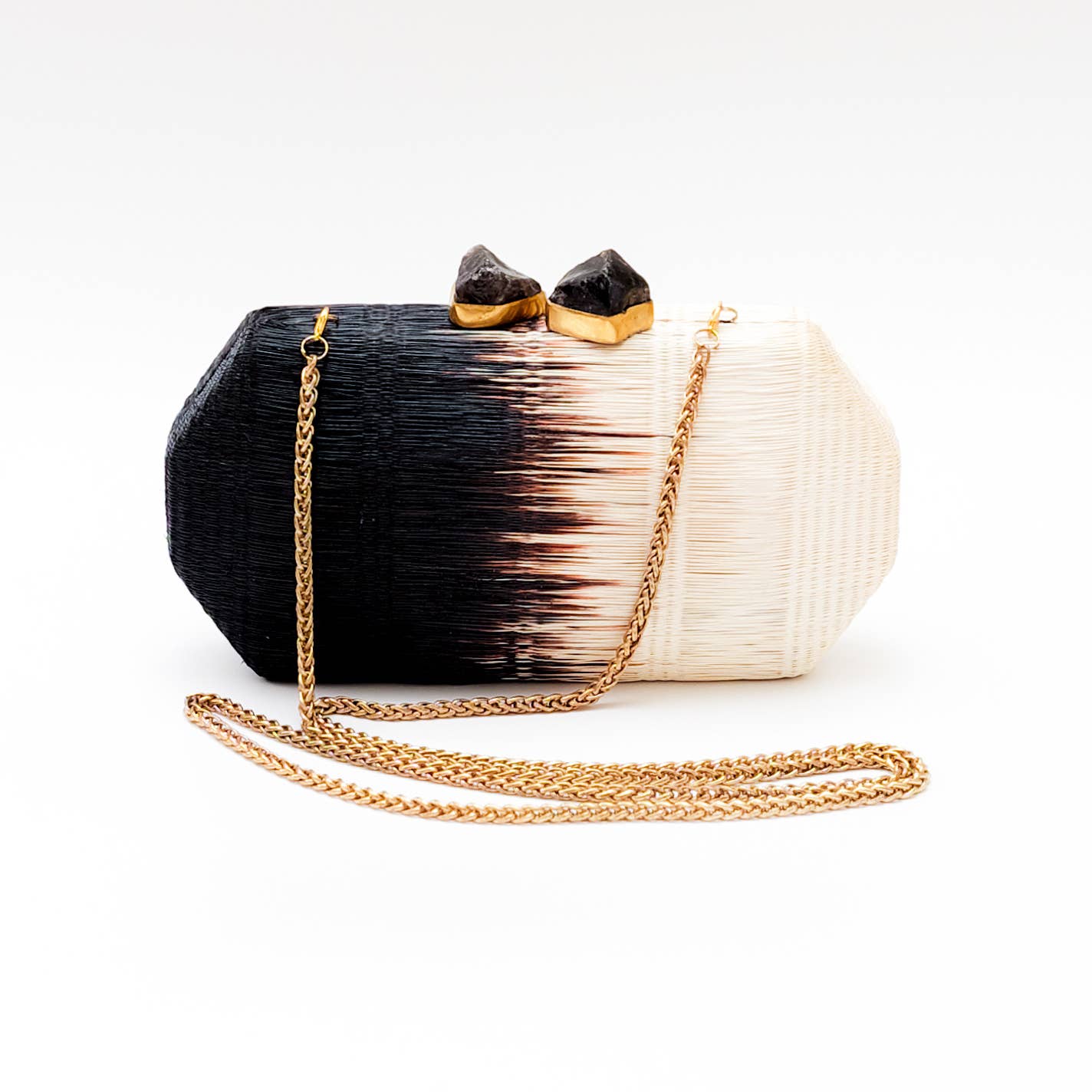 LIKHÂ – Großhandel Clutch – Damen – Handgewebte Clutch - Sarsuela Luxe, Raven | LIKHA1