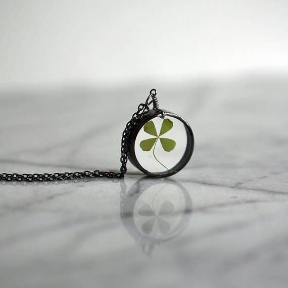 The Pretty Pickle - Wholesale Pendant/Charm Necklace - Real Four Leaf Clover Resin Necklace2