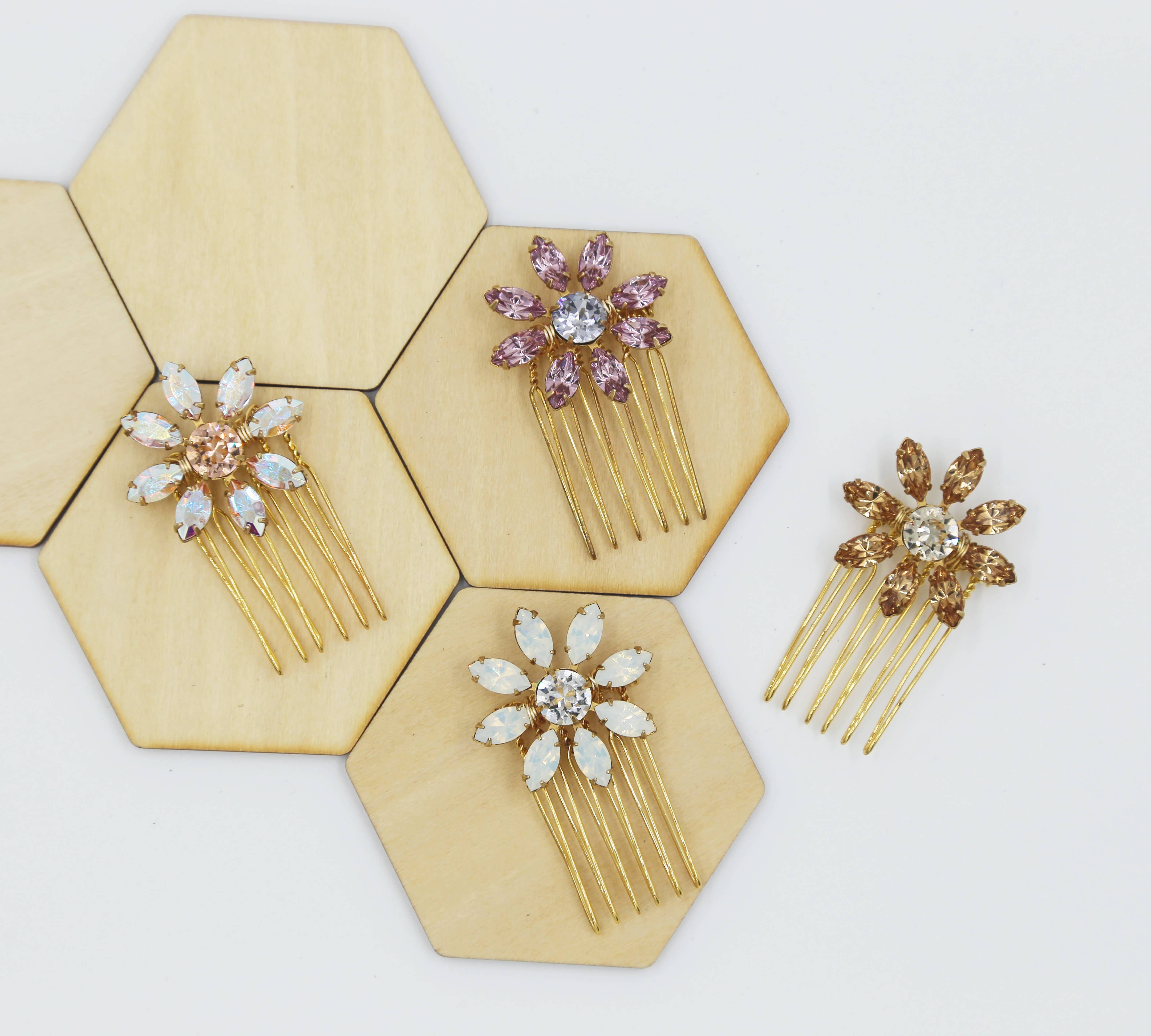 Acute Designs – Großhandel Haarnadeln – Swarovski Blume Mini Kamm1