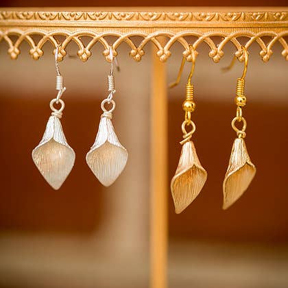 Der Callie-Ohrring für den Großhandel von Adorned by Aisha