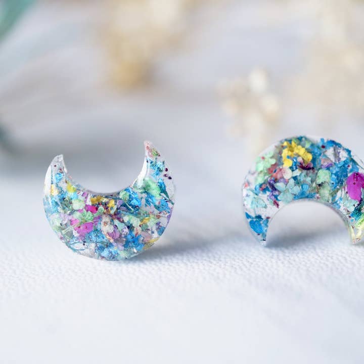 Moon veri fiori secchi e orecchini a perno in resina per la vendita all'ingrosso da parte di Ann + Joy