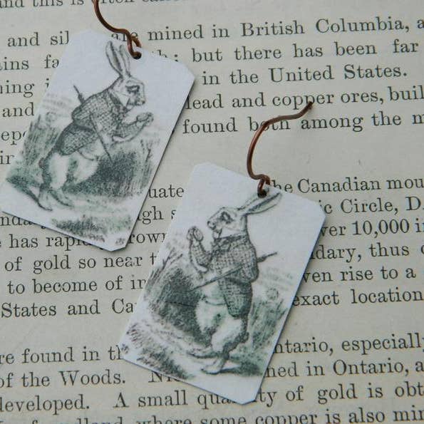 Vit kanin genom Looking Glass Örhängen för wholesale av Sarah Wood Studio