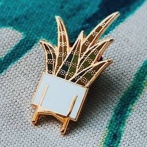 Synthese Sansevieria Pin voor wholesale door Lost Lust Supply