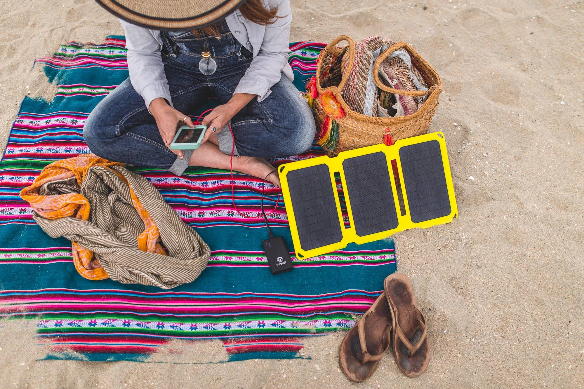 SunJack – Carregador portátil por atacado – Carregador de painel solar portátil SunJack 15W+10k mAh Powerbank7