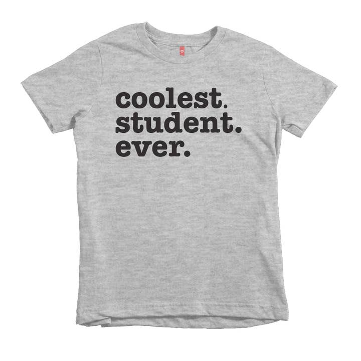 Fedeste Student Nogensinde Unisex Fit Tee for engroshandel hos The Talking Shirt