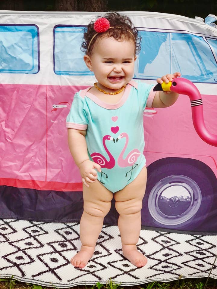 Body Flamingo pour bébé pour la vente par Doodle Pants