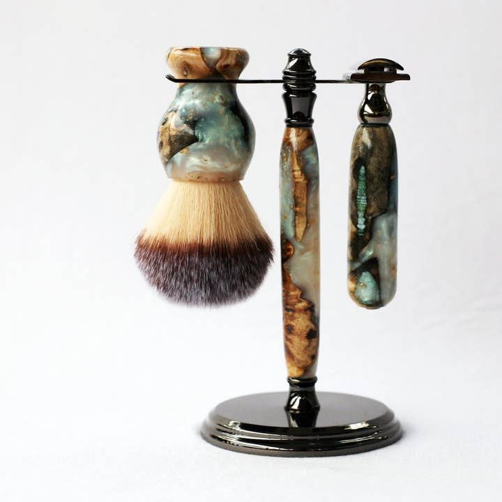 Ensemble de rasage Buckeye Burl avec Voyage à Jupiter Résine pour la vente par CreationsByWill, LLC