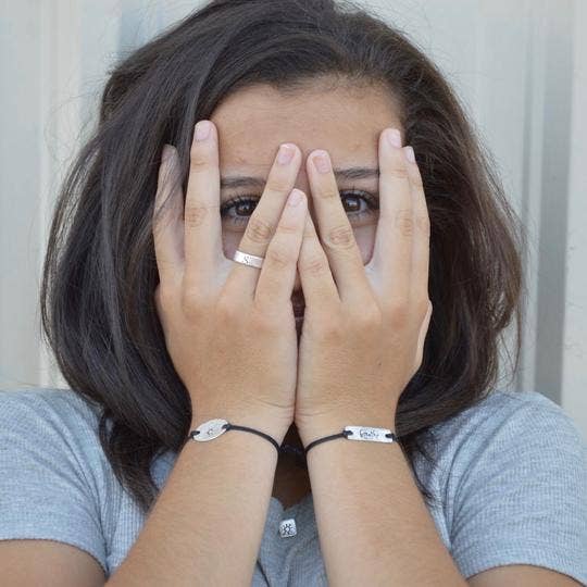 daVoria – Engroshandel Armbånd med vedhæng – Namaste - Små intentioner4