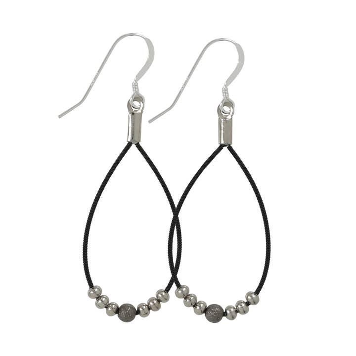 High Strung Studios – Großhandel Ohrhänger – Sternenstaub-Tropfenohrringe1