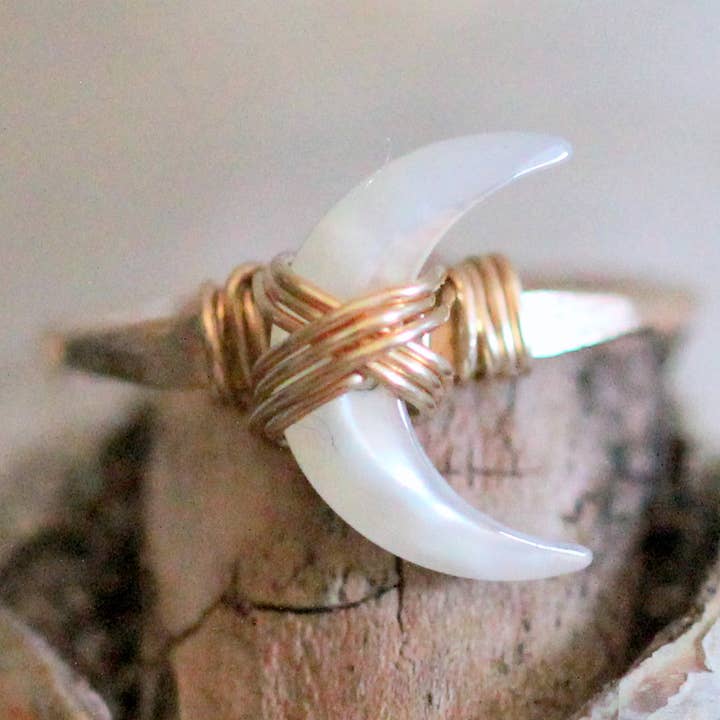 Moonbeam Ring - Pärlemor för wholesale av Saressa Designs