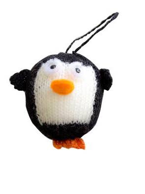 Adorno de pingüino de punto a mano para venta al por mayor de Inspired Peru