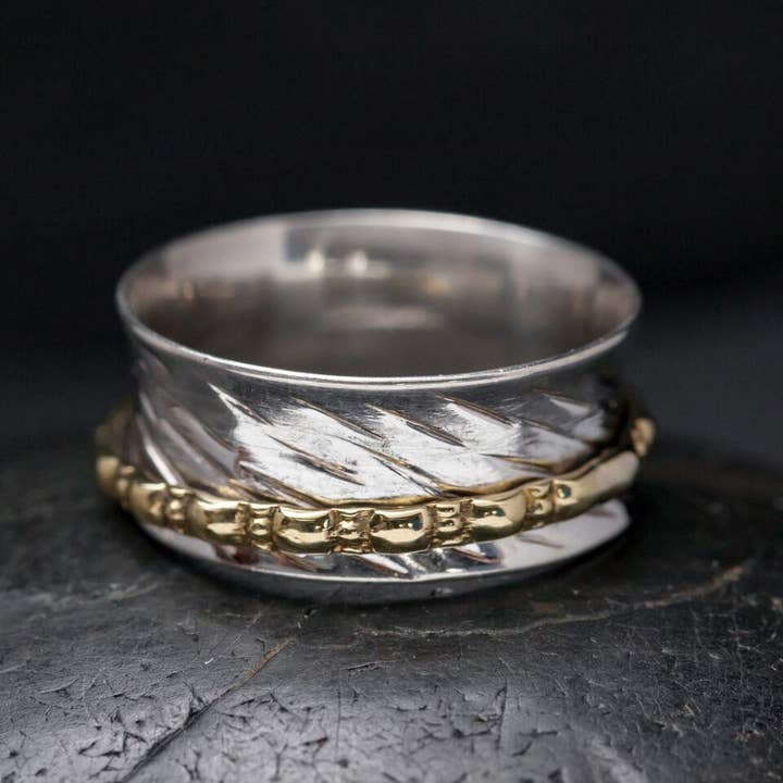 Bague filée en argent sterling gravé avec anneau en laiton pour la vente par Baizaar