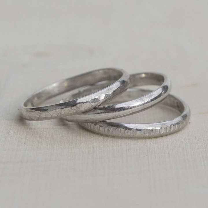 Hamret tekstur - sølv stabling ringe for engroshandel hos Indigo Moon Jewels