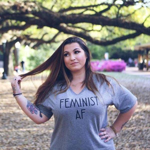 Feminist AF Tee eller Tank för wholesale av spillthebeansetc