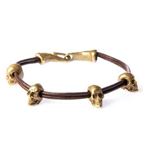 Bracciale da uomo con quattro teschi. per la vendita all'ingrosso da parte di Alkemie Jewelry