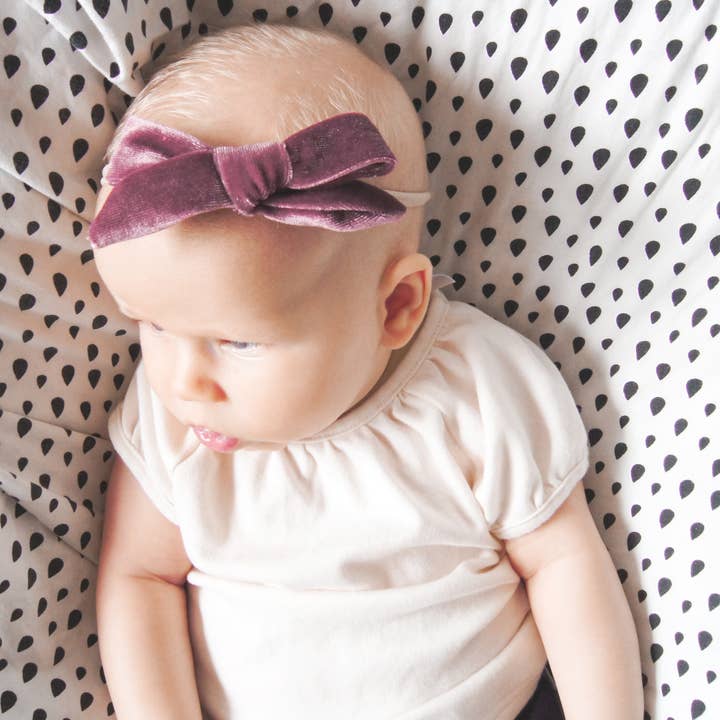 Baby Bow Stirnband - Malve Samtschleife für den Großhandel von Wild Juniper