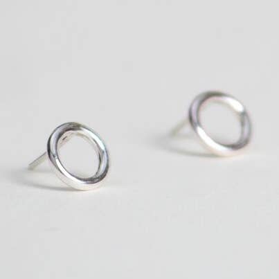 Tachuelas de círculo simple rellenos de oro para venta al por mayor de On a Limb Creative