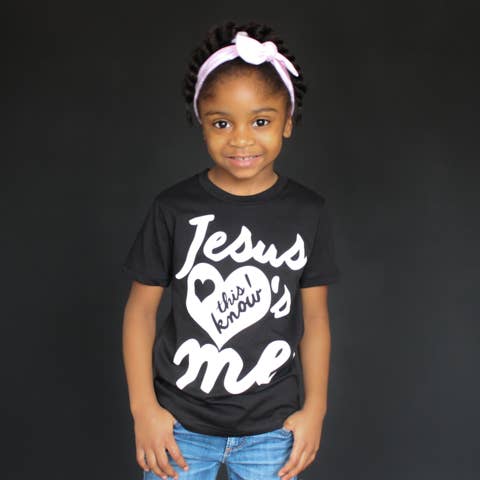 Zwart en wit Jesus Loves Me t-shirt met uniseks pasvorm voor wholesale door The Talking Shirt