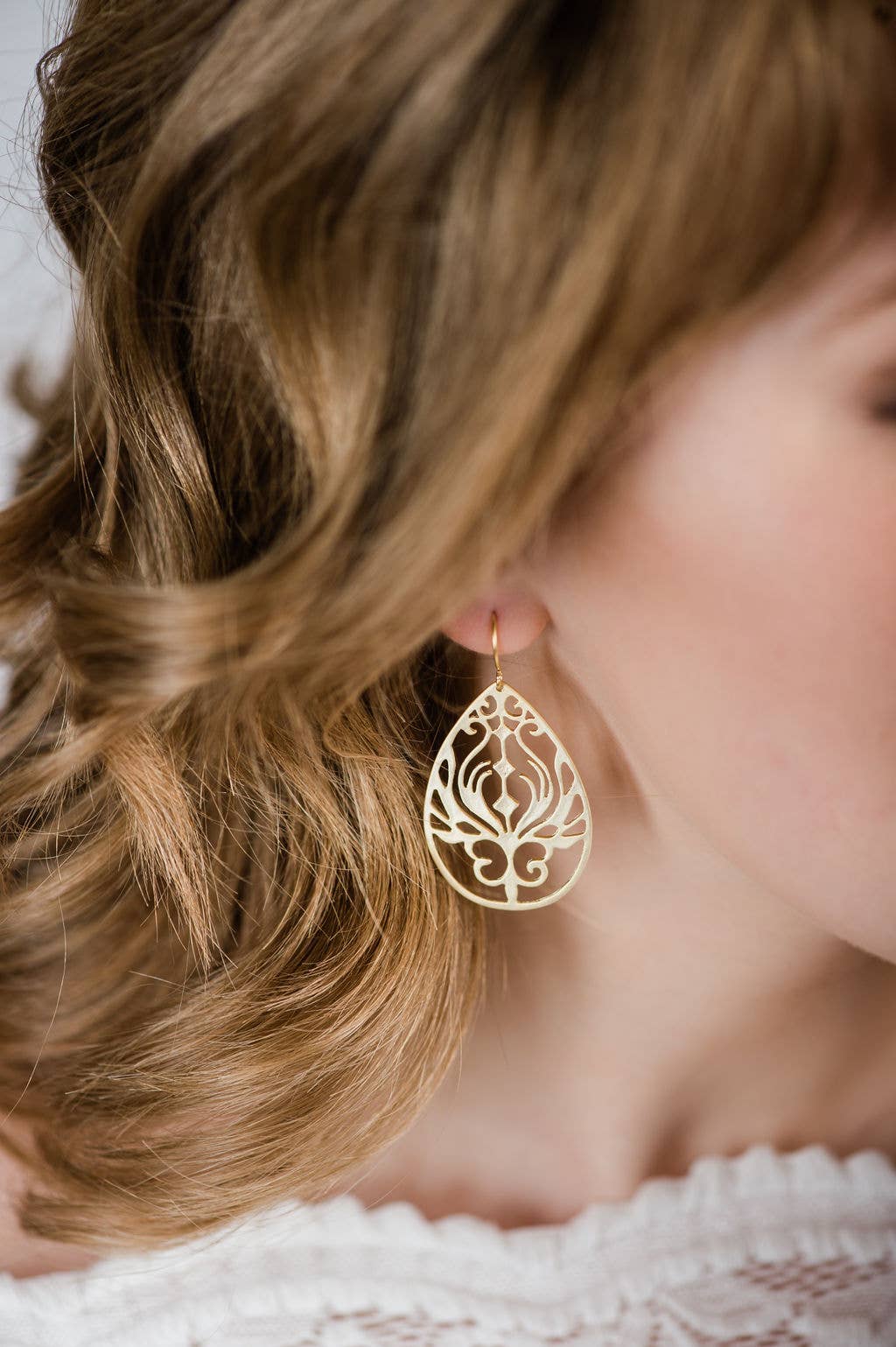 A Pocket of Posies - Wholesale Dangle Earrings - Peacock Feather Filigree Earrings4