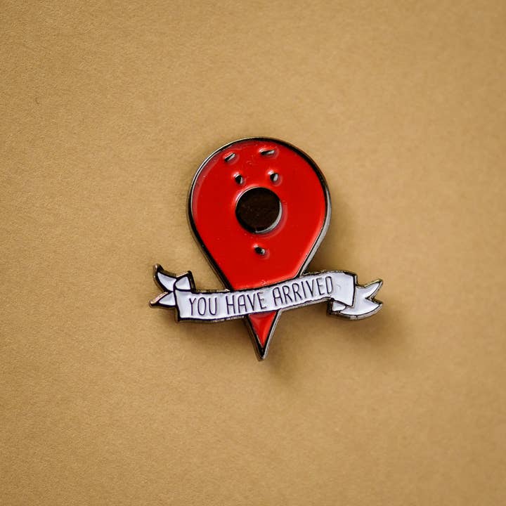 ILOOTPAPERIE – Großhandel Anstecker/Button – Sie sind angekommen Ort Emaille/Anstecknadel1