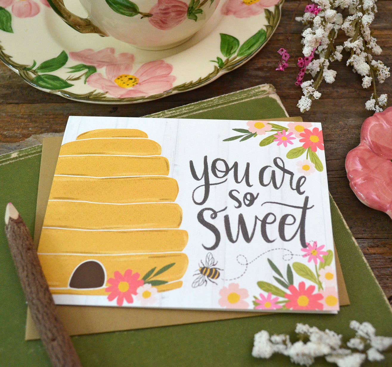 Pen & Paint – Engroshandel Kærlighedskort – Du er så sød, Bikube, Honning Bee Card2