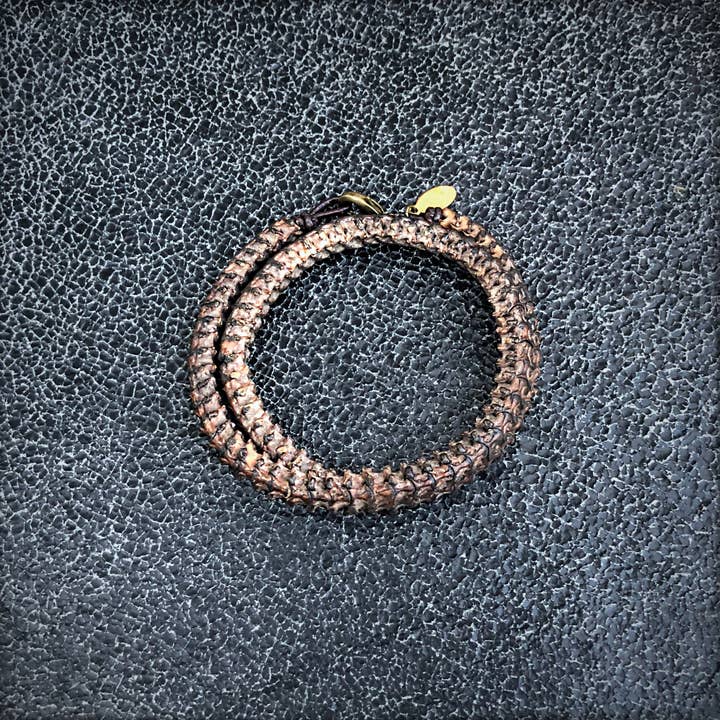 ASTALI - Venta al por mayor Brazalete - Pulsera de doble envoltura con vértebras de serpiente, huesos de serpientes africanas