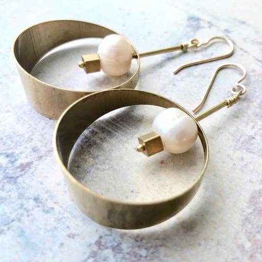 Moon Eclipse Perlenohrringe für den Großhandel von SORA DESIGNS