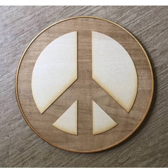 Grille de cristal de paix pour la vente par Zen and Meow