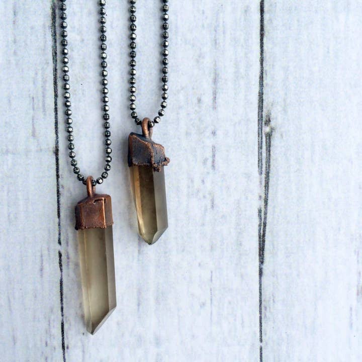 Colar de quartzo esfumaçado cru de prata esterlina de 18” por atacado de HAWKHOUSE