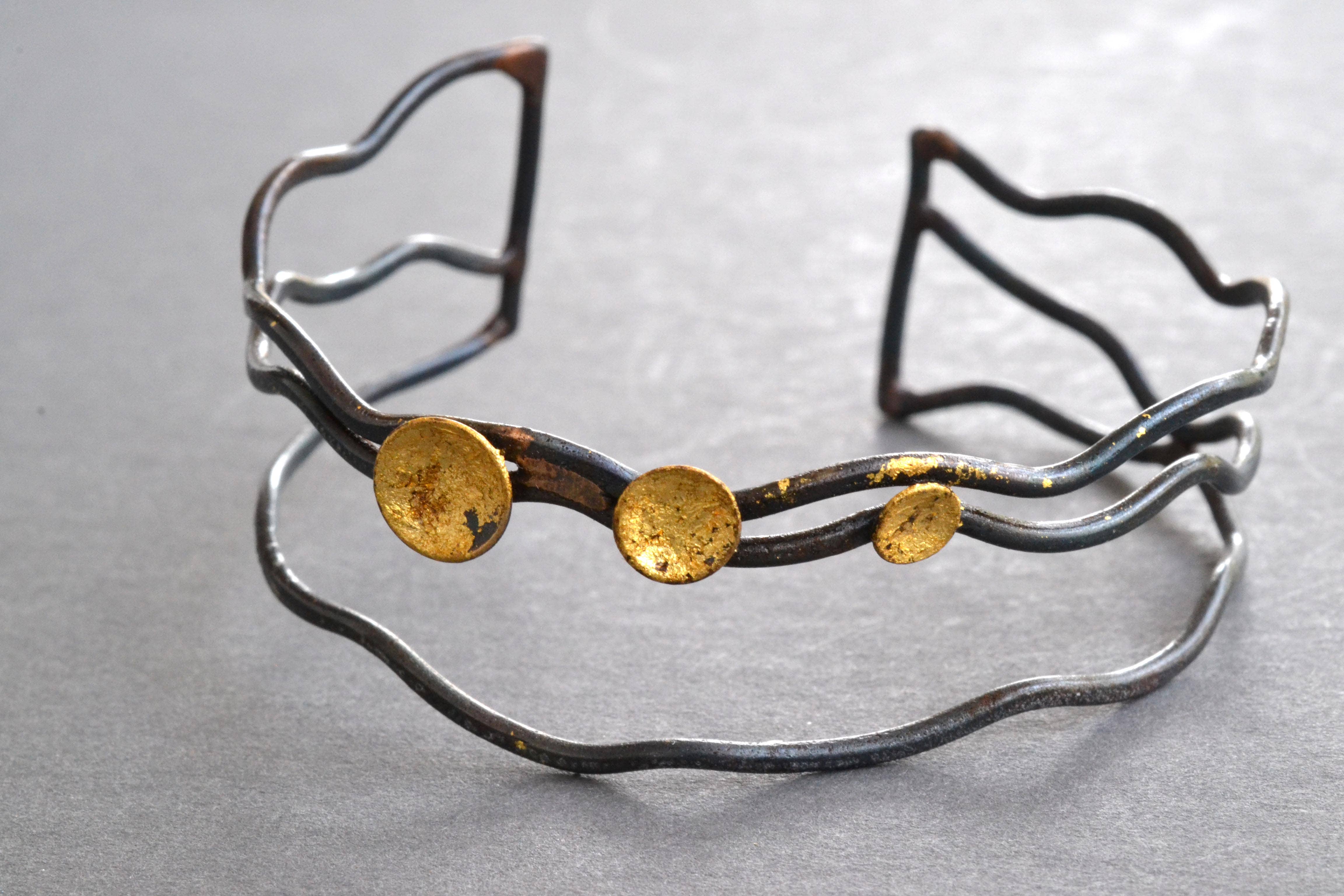 Metamorphosis Metals - Venta al por mayor Pulseras tipo brazalete - Pulsera lineal con piscina de oro2