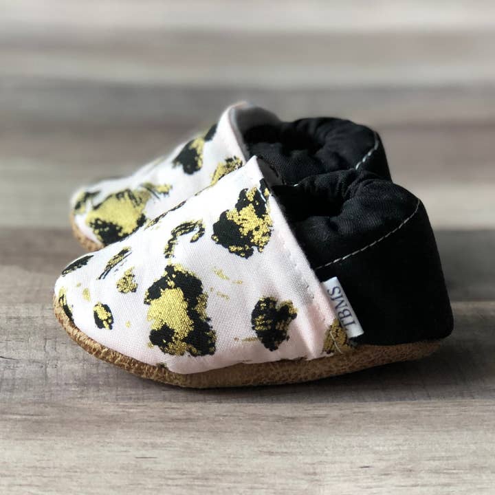 Pink Leopard Moccasins for wholesale by Trendy Baby Mocc Shop