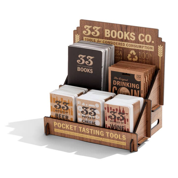33 Books Co. - Vente Présentoir – papeterie et articles fantaisie - 33 Books Co. Présentoir à journaux en noyer (peut contenir 6 titres)1