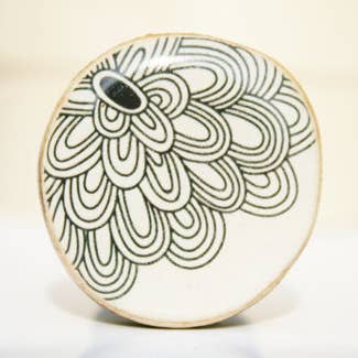 Bague Cocktail Fleur Noir pour la vente par Starlight Woods