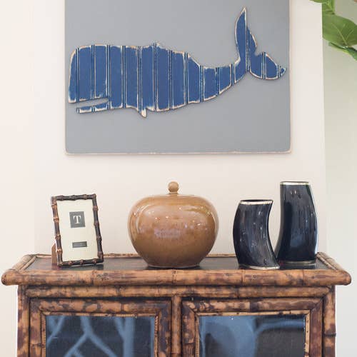 Décoration murale en bois de baleine pour la vente par Grace Graffiti