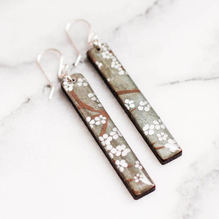 Grå+Sølv Cherry Blossom Bar øreringe for engroshandel hos No Man's Land