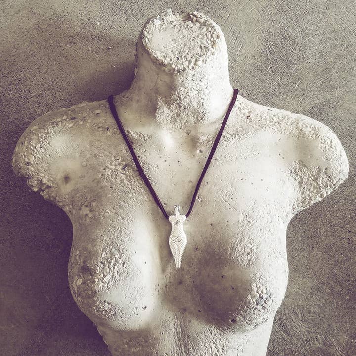 Bisjoux – Colar pingente/pendente por atacado – Colar Omo Pendant mulher em latão em couro