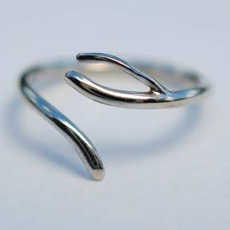 Bague Rhodium Rhodium pour la vente par LettersToSarah Metalsmithing