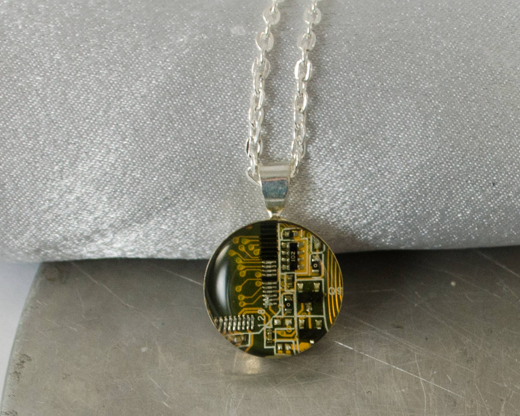 Circuit Breaker Labs – Großhandel Kette mit Anhänger/Charm – Mini-Halskette4