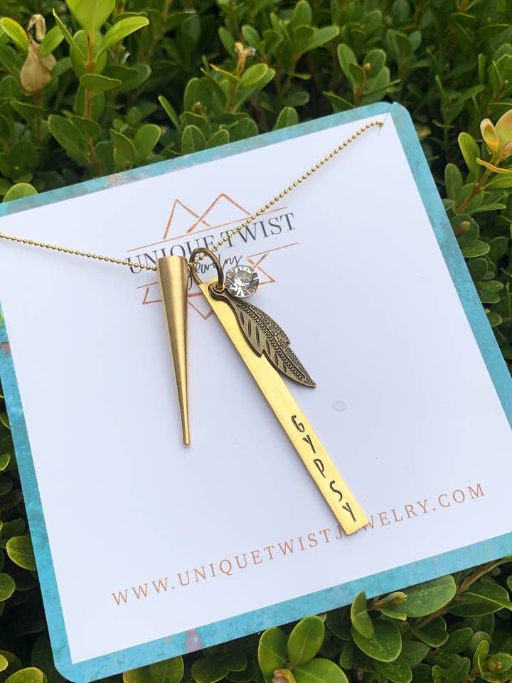 Collana con ciondolo a forma di zingaro per la vendita all'ingrosso da parte di Unique Twist Jewelry