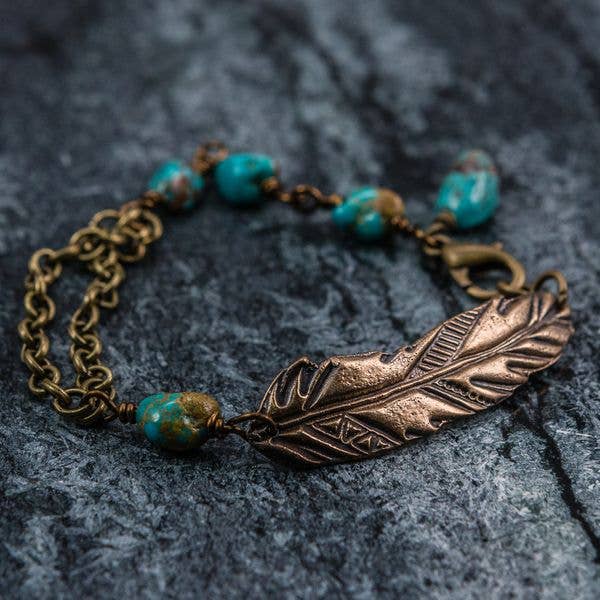 Hayley - Bracciale con piume turchesi e bronzo per la vendita all'ingrosso da parte di Felicity Jewelry Designs