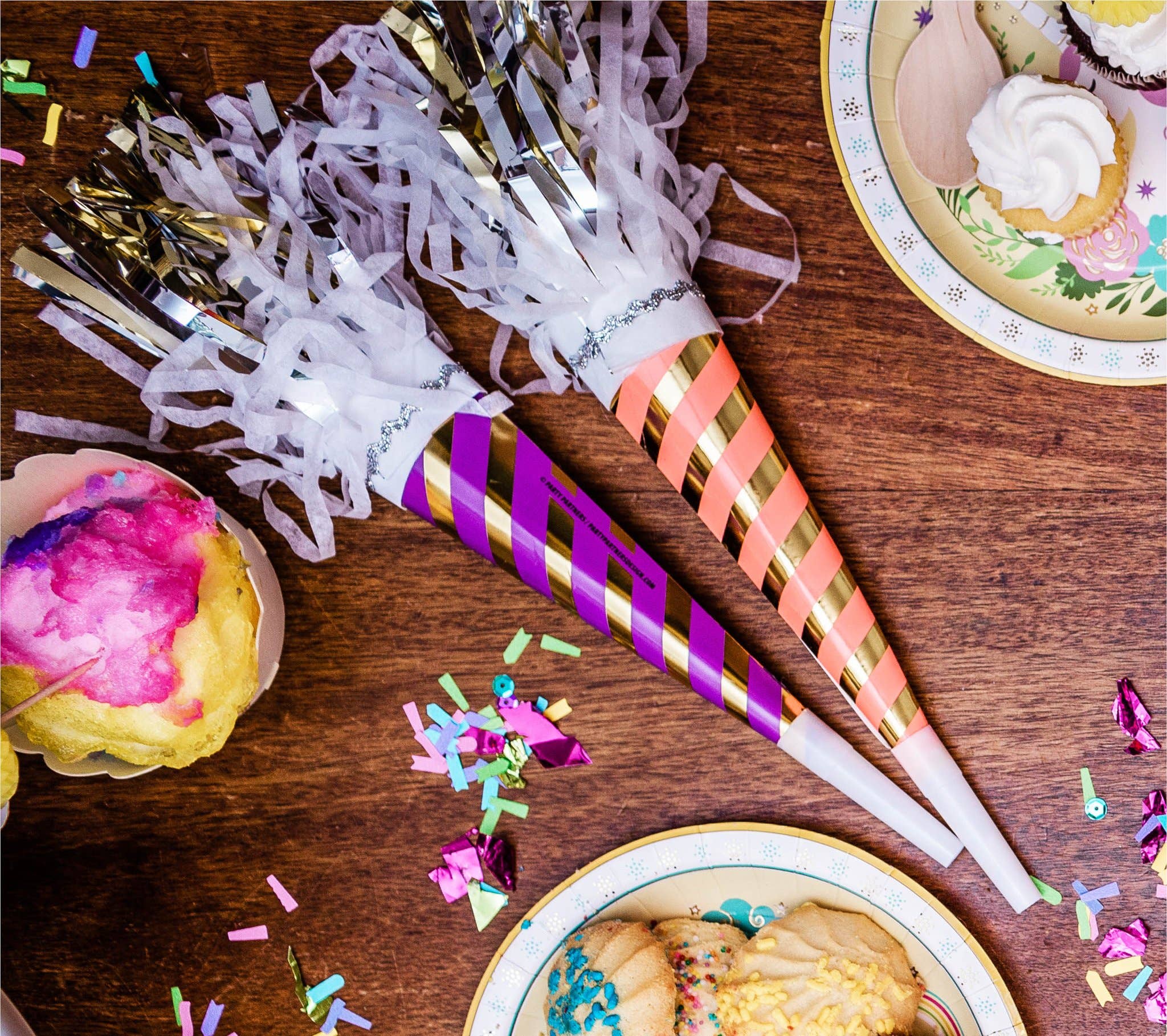 Party Partners - Wholesale Party Favor - Striped Party Horns1