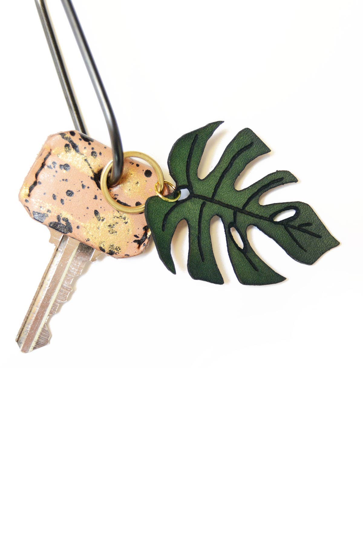 Stitch & Shutter - Wholesale Keychain - Women's - Monstera Leaf Keychain3
