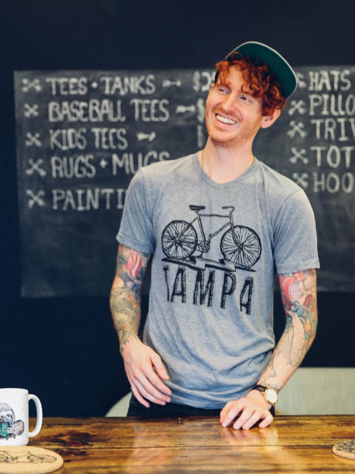 Dark Cycle Tampa Lightning T-shirt pour homme pour la vente par Dark Cycle Clothing