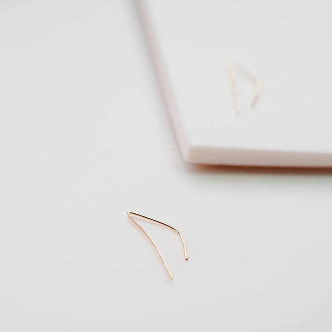 Guld Fyll lång gren örhängen för wholesale av Devi Arts Collective