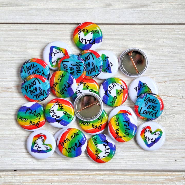 Du bist geliebt Knöpfe - Regenbogen - 2,5 cm Durchmesser für den Großhandel von Silver Tree Art by Suzanne L. Vinson